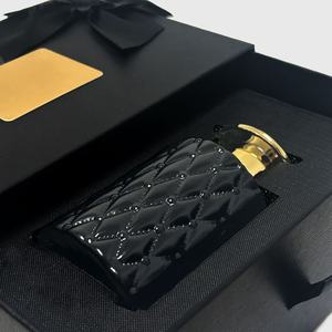 Ensemble cadeau de diffuseur élégant en verre noir mat et en plastique avec diamants en relief personnalisés pour toutes les occasions - Product Image 2