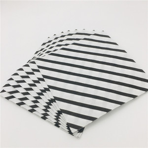 Serviettes en papier rayées noir et blanc, 2 plis, en pâte de bois vierge, style sac, pour événements et repas - Product Image 3