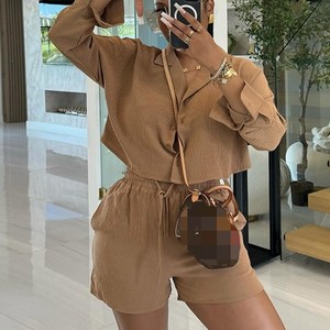 ชุดสูทผู้หญิง คอปกเสื้อแขนยาว กางเกงขาสั้นเอวสูงรูดเชือก ชุดลำลอง 2 ชิ้น แฟชั่น - Product Image 5