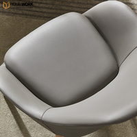 Chaise moderne pour une personne en cuir minimaliste de luxe léger avec pied en bois pour salle à manger ou chambre à coucher loisirs nordiques
