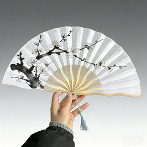 Éventail en satin de <span class=keywords><strong>bambou</strong></span> de couleur blanche classique exquis avec logo personnalisé Éventail de mariage - Product Image 1