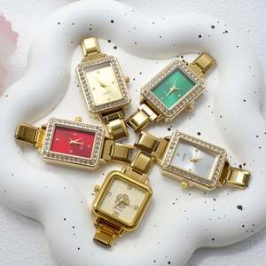 Montre à quartz pour femme, bracelet à breloques modulaires, sertie de diamants carrés, style européen et américain, en alliage, à personnaliser, tendance - Product Image 1