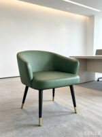 Fauteuil de salle à manger moderne de luxe en cuir PU vert, avec pieds en bois, chaise d'appoint rembourrée pour salon et bureau à domicile