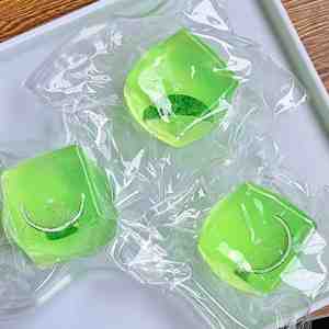 Balle anti-stress créative en TPR de 6 cm en forme de cube de soda au maltose et au citron vert, cadeau pour enfants et adultes de 5 à 7 ans, pour une ambiance printanière - Product Image 3