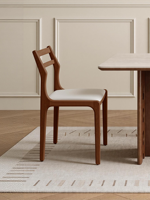 Chaise de salle à manger en bois massif, style nordique mi-siècle, design moderne, revêtement en cuir, utilisation à domicile et en restaurant, nouveau modèle 2026