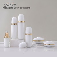 Ensemble de flacons cosmétiques en acrylique noir et or, style luxe léger, flacons à pompe vides pour sérums, crèmes, soins de la peau haut de gamme style spa