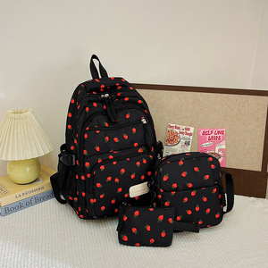 Zaino Vintage a Tema Fragola per Studentesse, Nuovo Set Trendy di Tre Pezzi con Borsa a Tracolla - Product Image 2