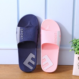 Zapatillas de baño de verano para interiores Unisex, sandalias de plataforma estampadas para el hogar para hombres con plantilla de <span class=keywords><strong>PVC</strong></span> transpirable, temporada de playa para parejas planas suaves - Product Image 4