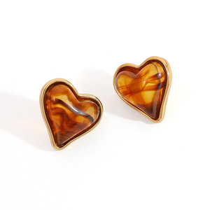 Pendientes de botón con forma de corazón de resina ámbar, chapados en oro de 18k, de acero inoxidable, joyería de moda para mujer - Product Image 5