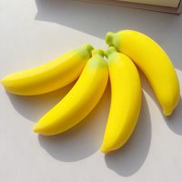 Jouet anti-stress souple en forme de banane, qualité supérieure, design fraise simulée, idéal pour les farces et la décompression, vente en gros, direct usine