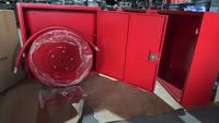 Armoire anti-feu rouge à double porte 1050*750*250mm en acier au carbone (1,0mm) avec enrouleur de tuyau d'incendie 1''x30m, extincteur à poudre sèche