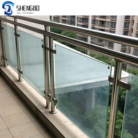 Système de garde-corps en verre sans cadre à canal en U pour balcon en PVC avec base en aluminium pour escaliers, villas et centres commerciaux