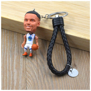 Porte-clés figurines miniatures de basket-ball - Pendentif de sac à dos en résine à collectionner avec anneau tressé en cuir de vachette - Product Image 6