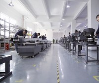 Imprimante UV industrielle 6090 à 3 têtes, machine haute vitesse pour la personnalisation de coques de téléphone, stylos, tasses, briquets et cartes