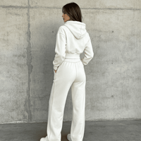 Ensemble de survêtement unisexe 2 pièces brodé pour l'automne, avec haut asymétrique à col montant et fermeture éclair, et pantalon large à ourlet fendu, style décontracté et sportif