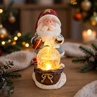 Figurine de Père Noël en résine tenant une boîte cadeau et une liste de souhaits avec boule de cristal lumineuse sur base de neige, décorations de Noël
