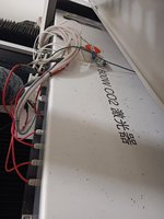 Machine de gravure laser CO2 CNC automatique 100W, zone de travail 7050, logo personnalisé pour la gravure du bois, de l'acrylique, du verre et du cuir