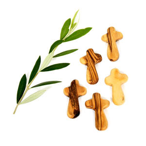 Bolsillo Religioso Pequeño Comodidad Sosteniendo Cruz de Madera de Olivo Perfectamente EN LA Palma de Su Mano - Product Image 3