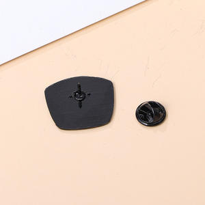 Outdoor Camping Abzeichen Reise Gedenk Souvenir Brosche Kreative Persönlichkeit Natur Erkundung Weiche Emaille Anstecknadel - Product Image 3