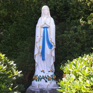 Sculpture grandeur nature personnalisée en pierre <span class=keywords><strong>de</strong></span> Notre-Dame <span class=keywords><strong>de</strong></span> jardin extérieur Statue <span class=keywords><strong>de</strong></span> Mary <span class=keywords><strong>Lourdes</strong></span> en marbre avec taille personnalisée en gros - Product Image 1