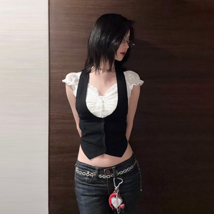 Camiseta de Estilo Preppy Europeo con Parches en Contraste Blanco y Negro, Diseño de Chaleco Corto y Ajustado, Atuendo Casual Urbano - Product Image 4