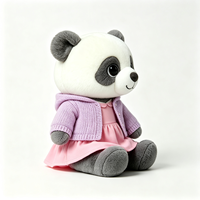 Peluche Panda Kawaii Doux et Moelleux avec Manteau Violet – Cadeau Idéal – Compagnon en Peluche Panda