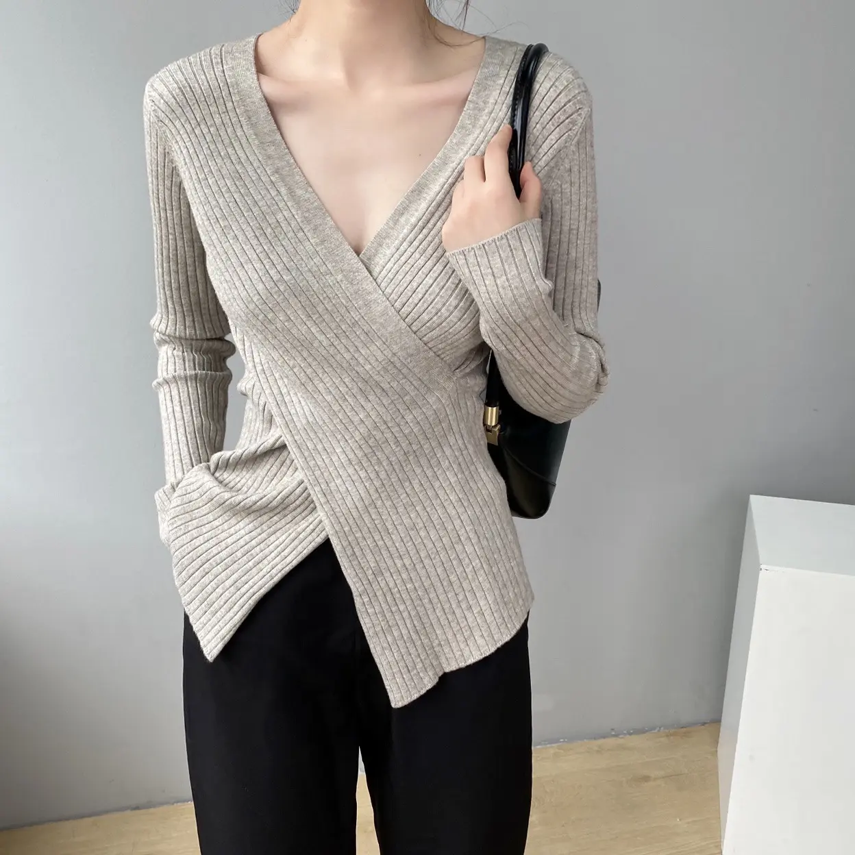 V-neck cross long sleeved sweater autumn and winter women's clothing Europe and America split sweater women