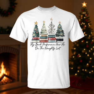 Mi preferencia de libros me tiene en la lista de traviesos, camiseta con diseño de árbol de Navidad - Product Image 3