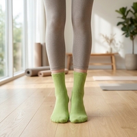 Chaussettes de yoga et de Pilates pour femmes, en cuir de vachette rembourré, avec grip épais en coton, antidérapantes, fabriquées en usine