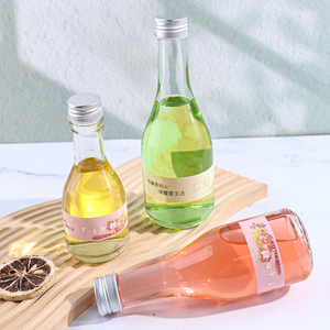 Bouteilles en verre à col étroit de divers volumes avec bouchon en métal argenté pour vin maison pêche et <span class=keywords><strong>fraise</strong></span> - Product Image 2