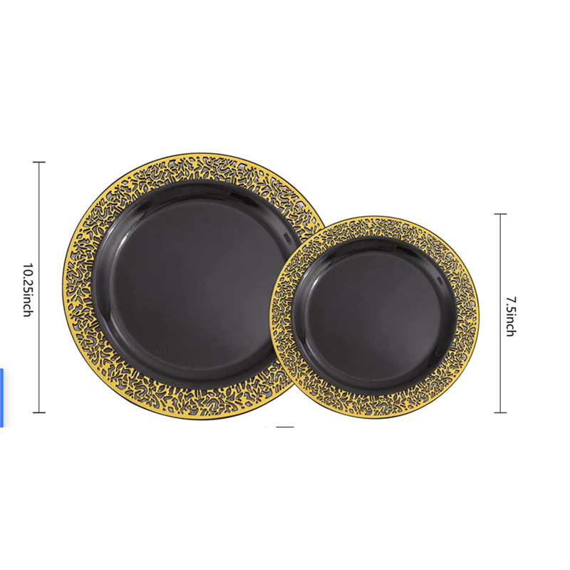 Fond noir, bordure dorée ajourée.