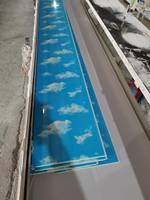 Panneaux de plafond en PVC blanc pur à faible coût, faux ciel, estampés à chaud, très brillants, pour revêtement de plafond intérieur