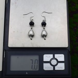 Boucles d'oreilles pendantes champignon style sorcière, perles noires, polyvalentes, cadeaux tendance pour femmes et amies - Product Image 3
