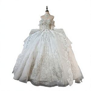 Robe de mariée rouge style princesse, manches trois-quarts, col en V, dos en dentelle brodé, taille empire, dos nu, illusion asymétrique - Product Image 4