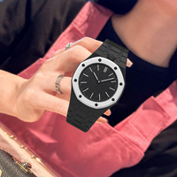 Montres de couple personnalisées tendance, vente en gros, bracelets en silicone, montres à quartz en plastique unisexes