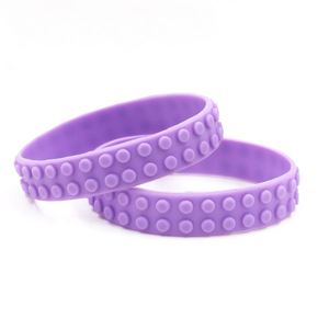 กำไลข้อมือซิลิโคนแบบกำหนดเอง พร้อมโลโก้สีนูน  รับดรอปชิป - Product Image 5