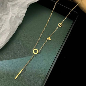 2024 nouveau collier en acier inoxydable plaqué or 18 carats à la mode bijoux fête des mères cadeau amour lettre gland pendentif collier ras du cou - Product Image 4