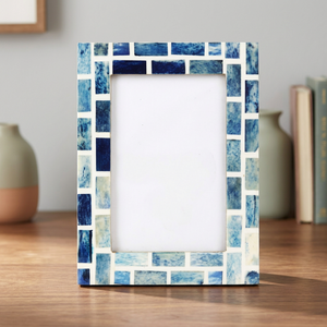 Cadre photo rectangulaire en résine bleu et blanc avec incrustation d'os, fait main, décoratif, pour affichage sur bureau ou mural, personnalisable - Product Image 1