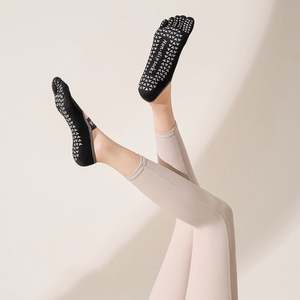 Wholesale Yoga and Pilates-specific Five-finger Socks Women's Short Style Anti-slip Breathable Split-toe Socks - Product Image 4