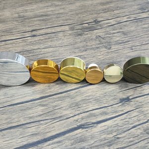 Bouchon en polymère personnalisable avec effet métallique brillant et logo imprimé, gravure laser, couvercle en bois - Product Image 2