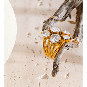 Cincin Statement JINYOU 5668 Eksklusif Berlapis Emas 18K PVD dari Baja Anti Karat dengan Klaster Zirkonia Kubik Multi-Ukuran - Product Image 4