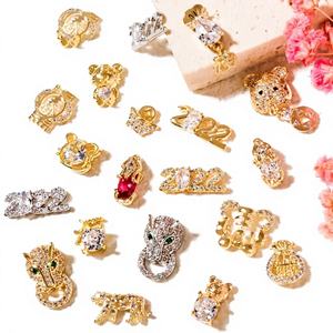 ชุดตกแต่งเล็บปีใหม่ Paso Sico 2022 ประดับเพชรซิรคอน 3 มิติ ลายเสือหรูหรา พร้อมจี้รูปถุงเงิน - Product Image 1