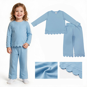 Ensemble décontracté pour fillette : Haut à manches longues imprimé en spandex/coton biologique et pantalon large à volants – Collection de vacances douce et confortable (2 pièces) - Product Image 2