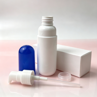 Flacon pulvérisateur blanc en PET de 50 ml avec bouchon bleu, col de 20 mm, pour la distribution de liquides cosmétiques