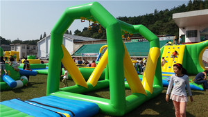 Structure gonflable commerciale haute capacité pour parcs d'attractions, sports nautiques estivaux et compétitions aquatiques, en vinyle/PVC - Product Image 3