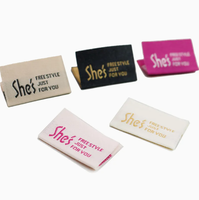 Étiquettes tissées à grain droit haute densité personnalisées pour vêtements, sacs, chapeaux, textiles de maison, logo OEM ODM