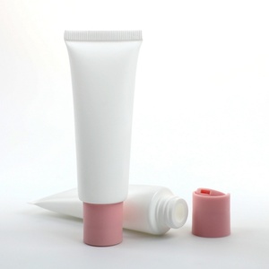 Emballage professionnel en tube blanc en plastique PE pour crème solaire cosmétique douce, crème BB pour les mains et le visage, avec bouchon à pompe. - Product Image 3