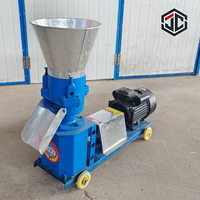 Petite machine à granulés d'aliments pour volailles pour la fabrication de granulés d'aliments pour élevages de poulets avec un design compact et un système d'utilisation facile