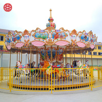 Équipement de divertissement antique pour plusieurs personnes, idéal pour les sites touristiques, parcs et parcs à thème extérieurs : Grand carrousel de luxe