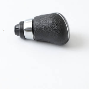 Pomo de Palanca de Cambios de Cuero Negro y Plateado de 5 y 6 Velocidades Ergonómico para Ford Focus - Product Image 3